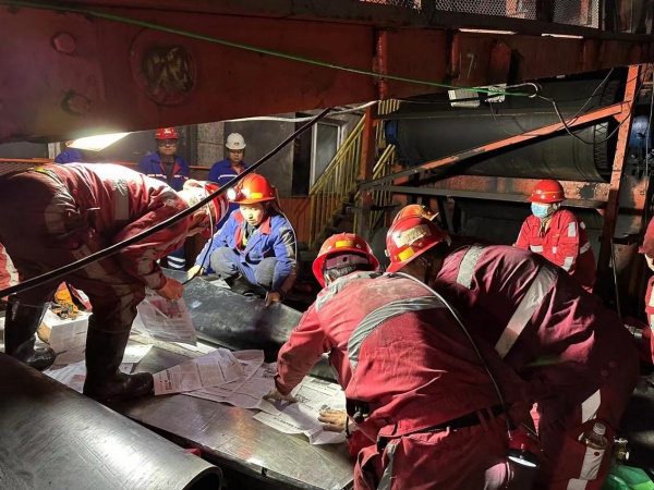 陜煤建設(shè)機(jī)電安裝公司15小時(shí)完成緊急換帶搶修任務(wù)