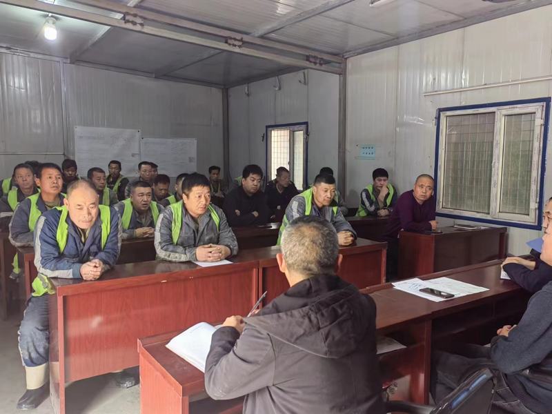 陜煤建設(shè)煤礦運(yùn)營(yíng)服務(wù)分公司：開(kāi)展學(xué)習(xí)新《煤礦安全生產(chǎn)條例》筑牢安全基石