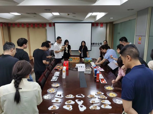 陜煤建設(shè)路橋分公司情系端午，放“粽”一下