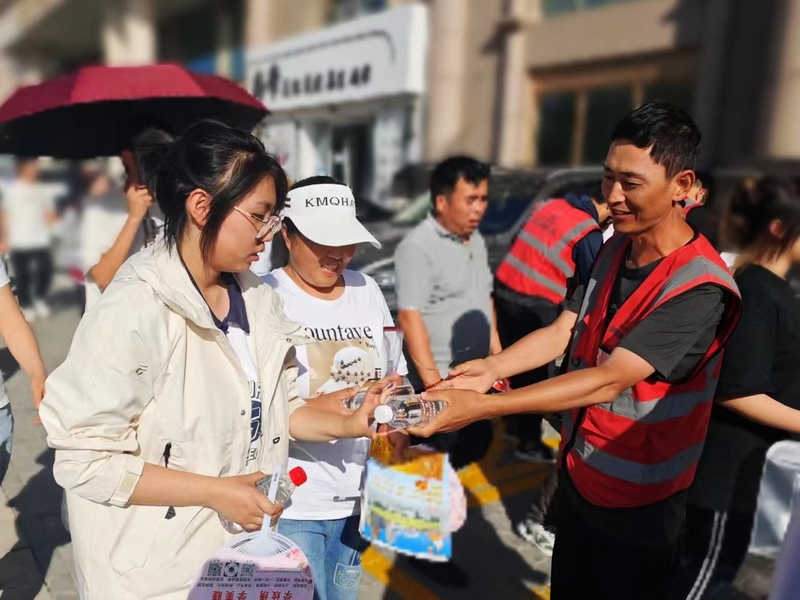 陜煤建設(shè)榆林公司：水潤(rùn)高考路 情暖學(xué)子心