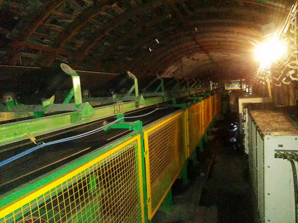 陜煤建設(shè)渭南分公司承建的西卓煤礦1511工作面帶式輸送機安裝工程提前72小時完工獲贊譽