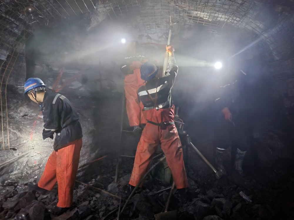 陜煤建設(shè)礦建三公司董東項(xiàng)目部多措并舉強(qiáng)化技術(shù)保障提升項(xiàng)目施工質(zhì)量