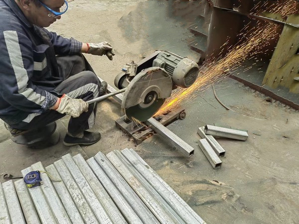 戰(zhàn)酷暑  不屈“暑”下顯擔(dān)當