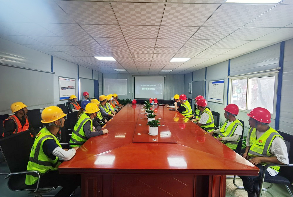 陜煤建設(shè)天工公司土建第二十項目部：學(xué)安全、行安全、練安全