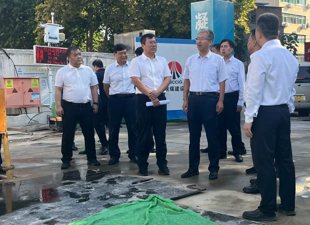 渭南市委副書記、市長陳曉勇一行蒞臨陜煤建設(shè)渭南分公司承建的梅園新村項(xiàng)目督導(dǎo)檢查工作