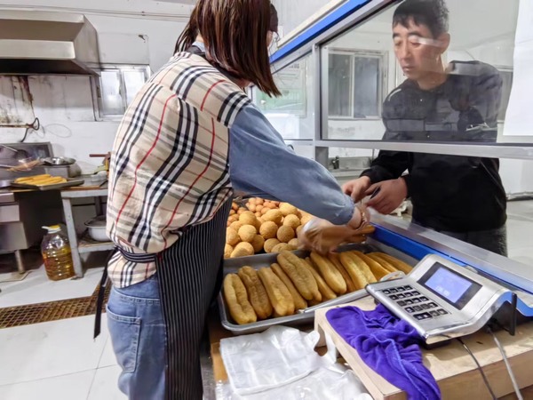 陜煤建設(shè)煤礦運(yùn)營(yíng)服務(wù)分公司：國(guó)慶期間強(qiáng)化后勤保障線(xiàn)  力保安全生產(chǎn)無(wú)憂(yōu)