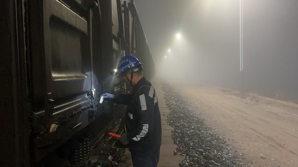 陜煤建設(shè)洗選煤運(yùn)營公司榆陽運(yùn)營項(xiàng)目部：大霧中的安全衛(wèi)士