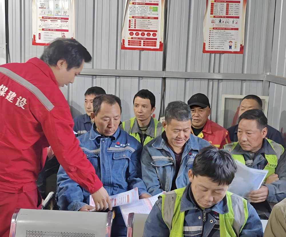 陜煤建設(shè)礦建二公司安裝項(xiàng)目部：百日活動添新彩，消防宣傳駐防線