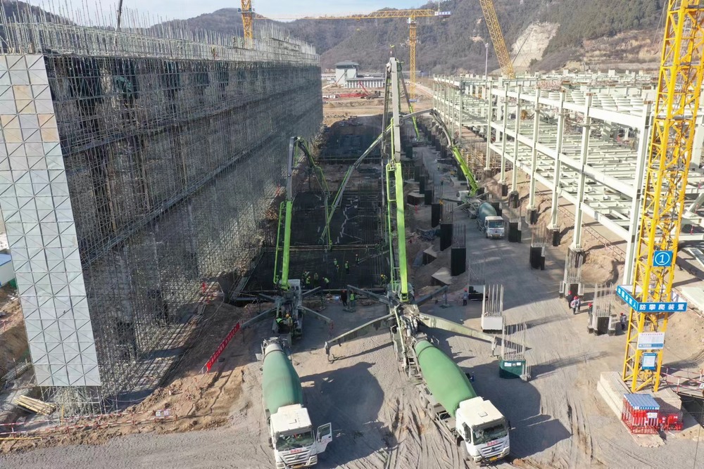 陜煤建設黃陵電廠項目部：三臺汽車泵，25小時，2830立方米混凝土順利完成澆筑