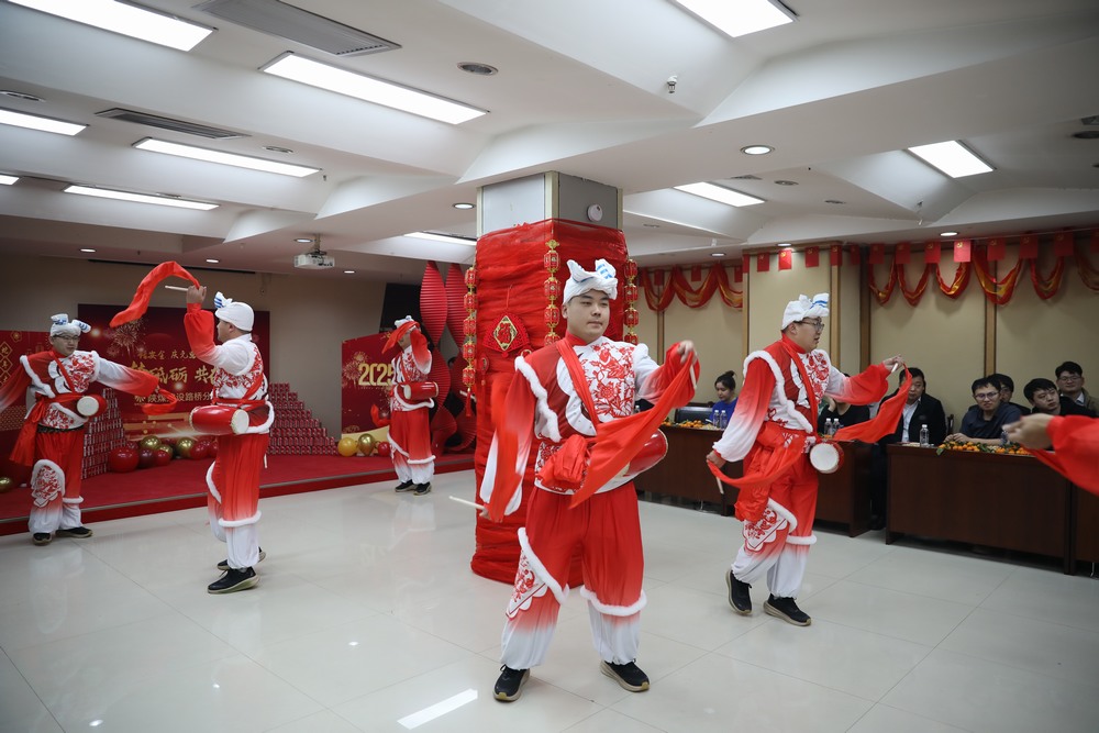 陜煤建設(shè)路橋分公司開展“話安全、慶元旦、迎新春”游藝聯(lián)歡會(huì)