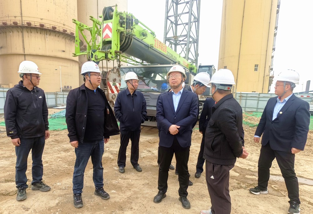 陜西陜煤榆北煤業(yè)有限公司黨委委員、副總經(jīng)理黃永安一行深入天工公司基層項(xiàng)目檢查指導(dǎo)