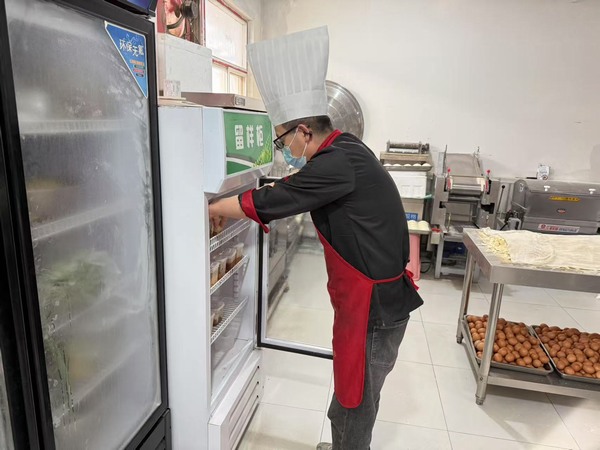 陜煤建設(shè)煤礦運(yùn)營(yíng)服務(wù)分公司：后勤保障再升級(jí) 職工幸?！皾M格電”