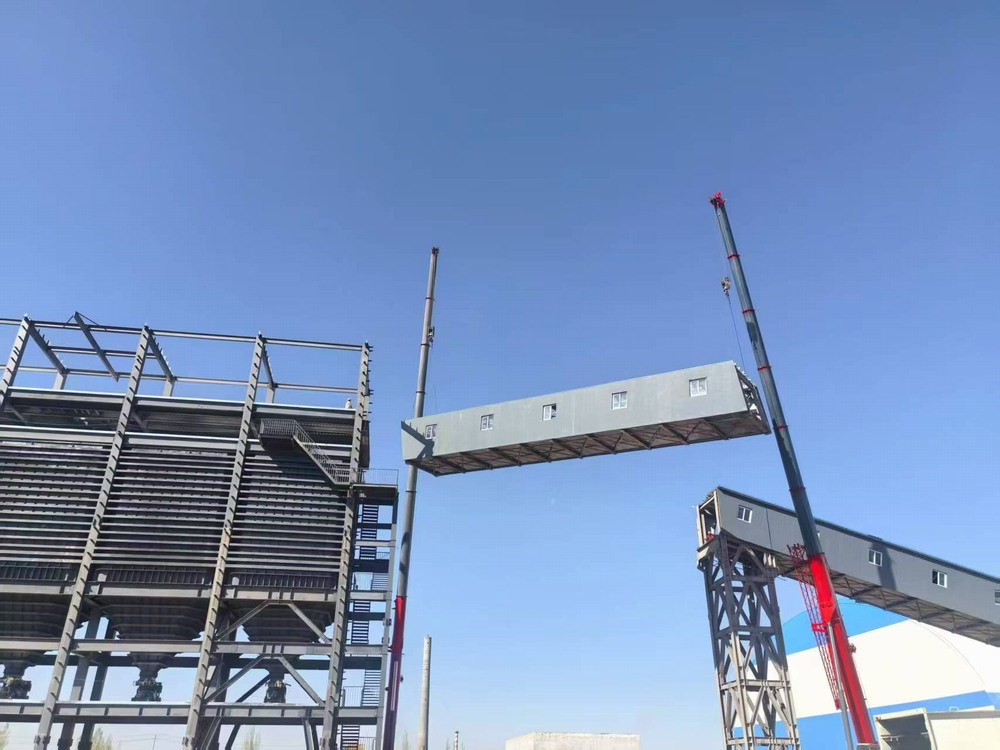 陜煤建設(shè)天工公司新疆第一項(xiàng)目部：雙機(jī)協(xié)作展絕技，棧橋凌空貫長虹