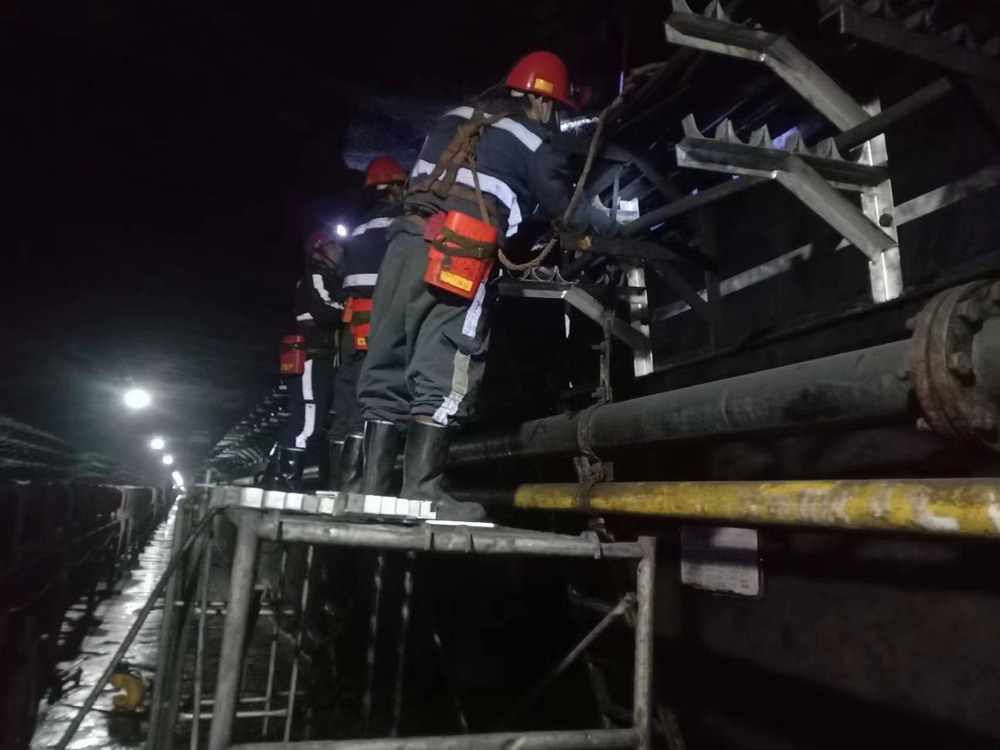 陜煤建設(shè)韓城分公司張家峁項(xiàng)目部：井下電纜托架更換工程順利通過竣工驗(yàn)收