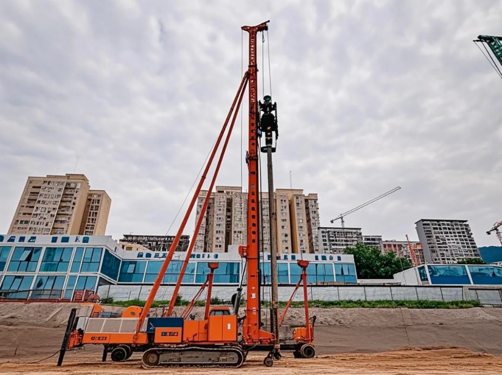 陜煤建設(shè)天工公司土建第二十七項(xiàng)目部：從“施工”到“綠建”，環(huán)保鉆機(jī)為浐灞住宅項(xiàng)目注入生態(tài)動能