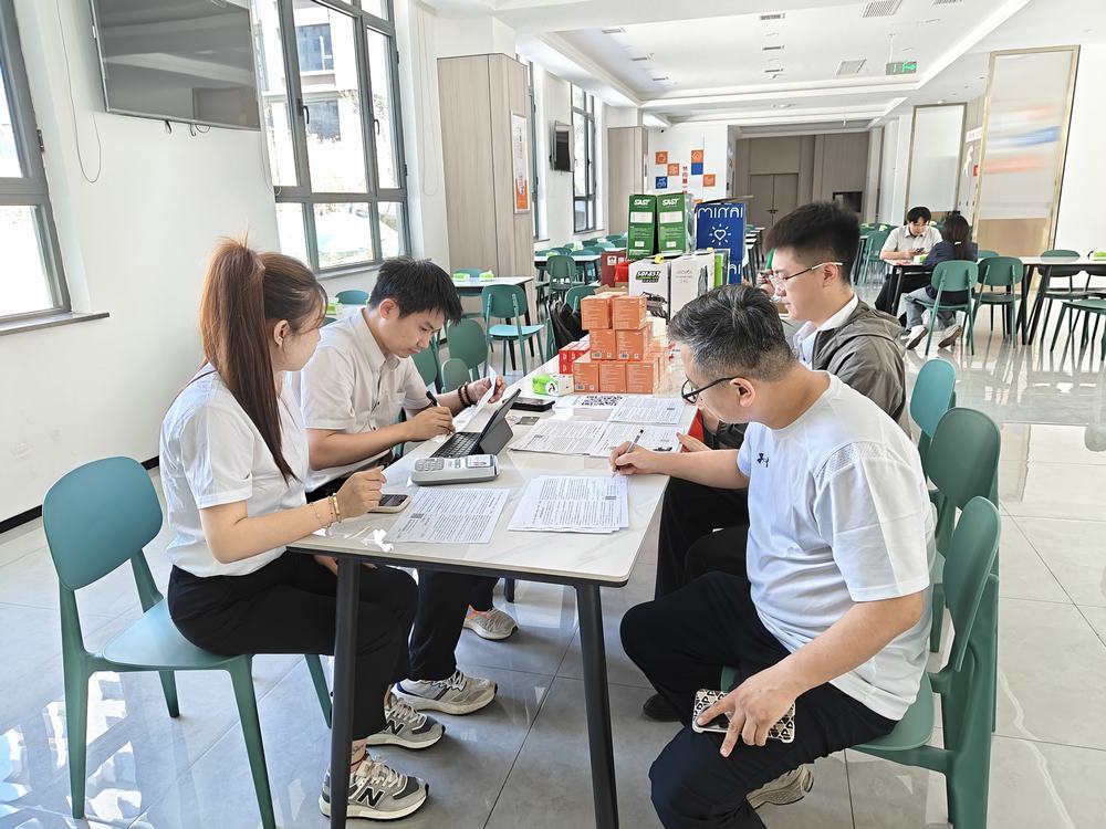 陜煤建設(shè)天工公司： 刷臉就餐，智慧食堂讓“靠臉吃飯”成為新時尚