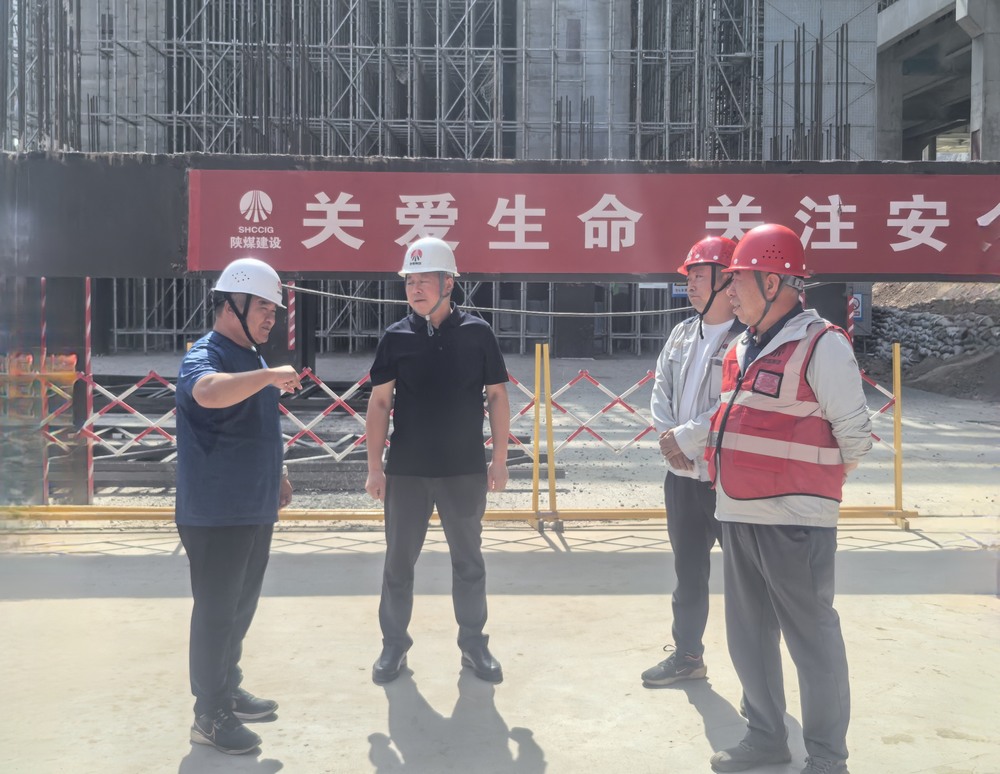 趙敬凱深入黃陵電廠主廠房項目檢查指導(dǎo)