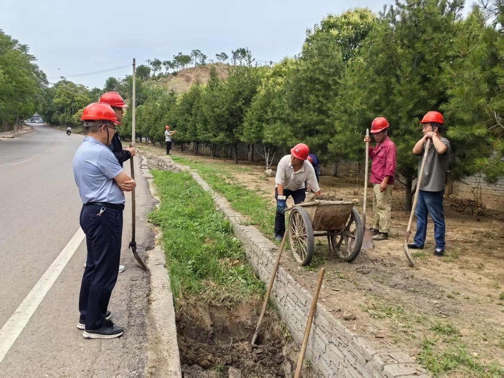 安全生產(chǎn)月超燃行動(dòng)！清淤攻堅(jiān)顯身手 巧思護(hù)墻守安全
