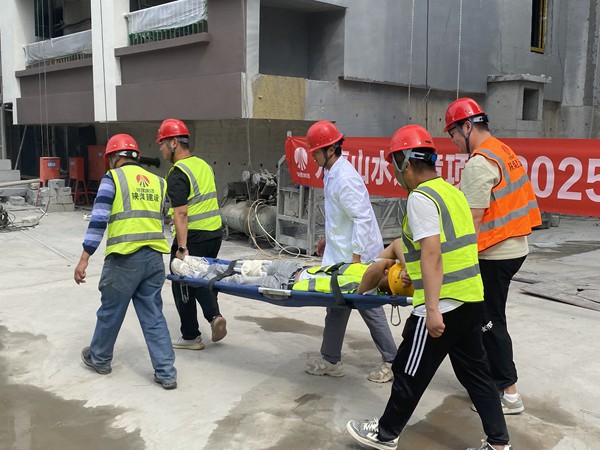 陜煤建設(shè)大秦置業(yè)公司：山水逸境項(xiàng)目開展高處墜落應(yīng)急救援演練