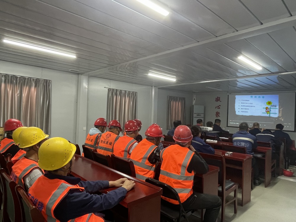 陜煤建設(shè)韓城分公司土建六項(xiàng)目部：高溫“烤”驗(yàn)下，工會(huì)“涼”策護(hù)平安