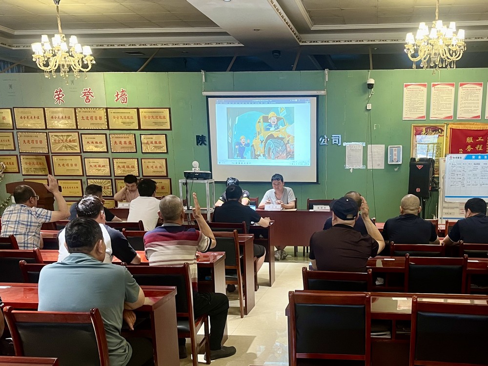 陜煤建設(shè)機(jī)電安裝公司檸條塔項(xiàng)目部：看圖識隱患 筑牢運(yùn)輸安全線