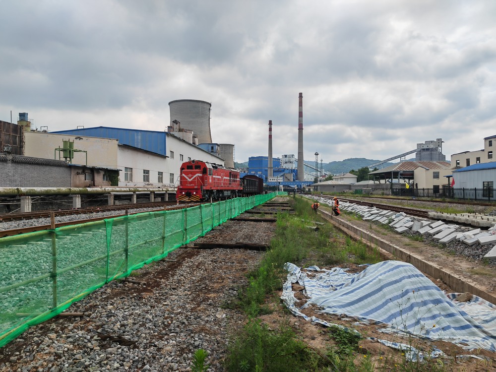 陜煤建設(shè)路橋分公司黃陵項目部迎雨季、戰(zhàn)酷暑、攻堅沖刺保工期