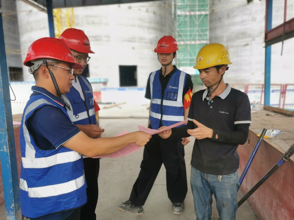 “炎值”勁爆！看陜煤建設(shè)韓城分公司土建十一項(xiàng)目部如何積極應(yīng)對高溫“烤”驗(yàn)