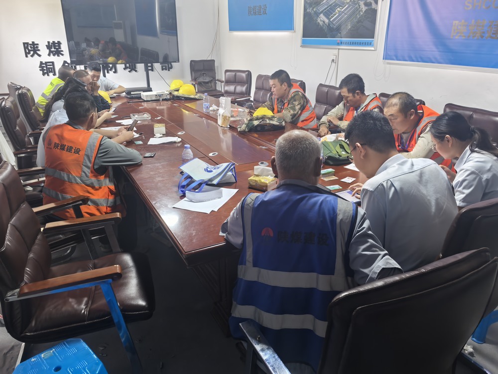陜煤建設(shè)銅煤公司：上門(mén)辦卡暖民心 多措并舉護(hù)權(quán)益