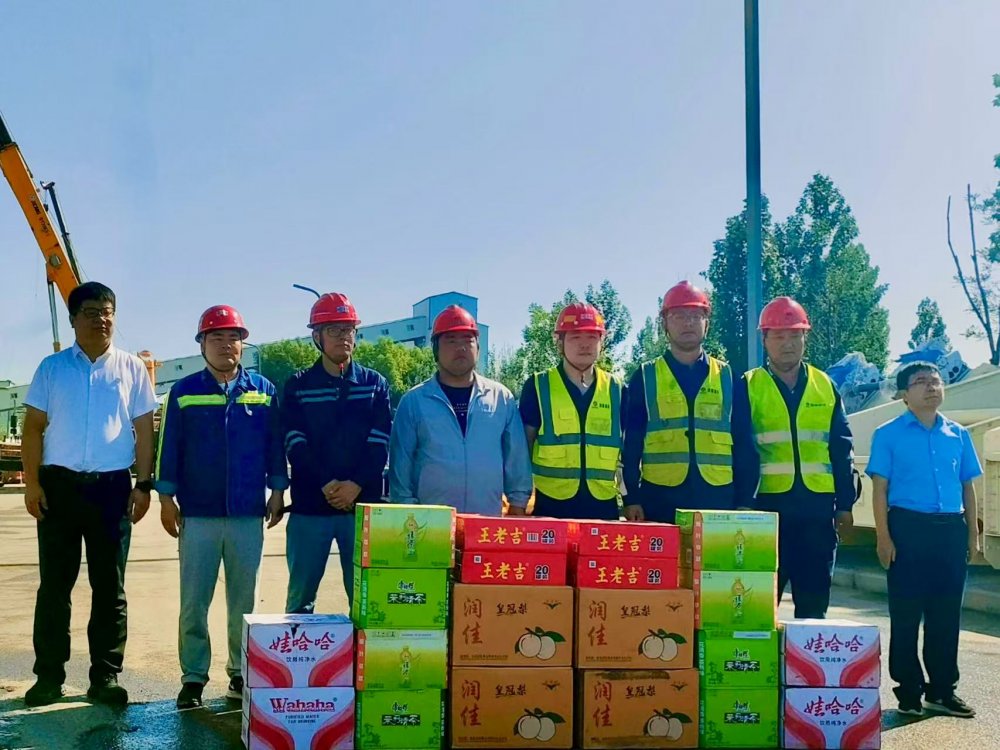 小保當(dāng)?shù)V業(yè)有限公司總經(jīng)理薛曉強深入陜煤建設(shè)機(jī)電安裝公司施工現(xiàn)場慰問考察