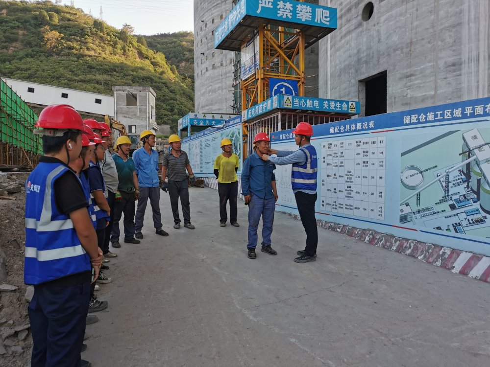 陜煤建設(shè)韓城分公司土建十一項(xiàng)目部：每日一聚話安全，工地防線牢又堅(jiān)