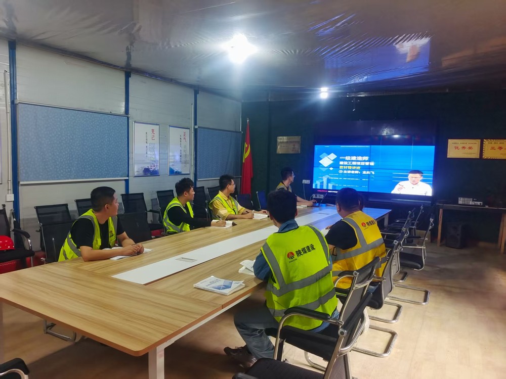 燈光映初心！陜煤建設(shè)銅煤公司基層職工備戰(zhàn)一建熱潮涌