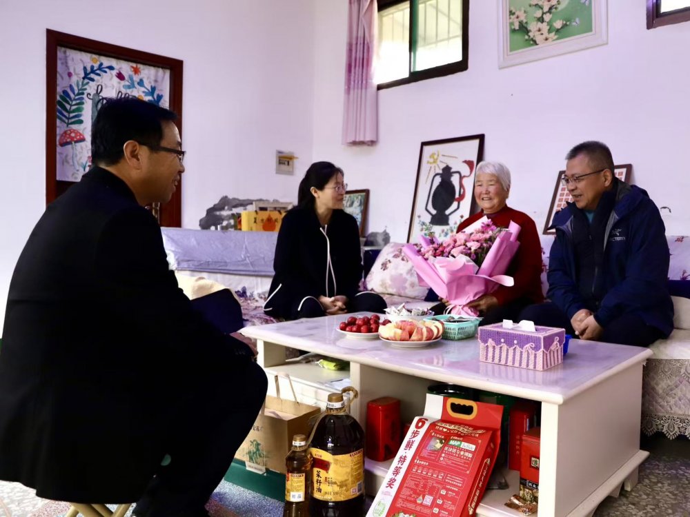 陜煤建設(shè)機(jī)電安裝公司：重陽慰問暖人心 敬老愛親顯擔(dān)當(dāng)