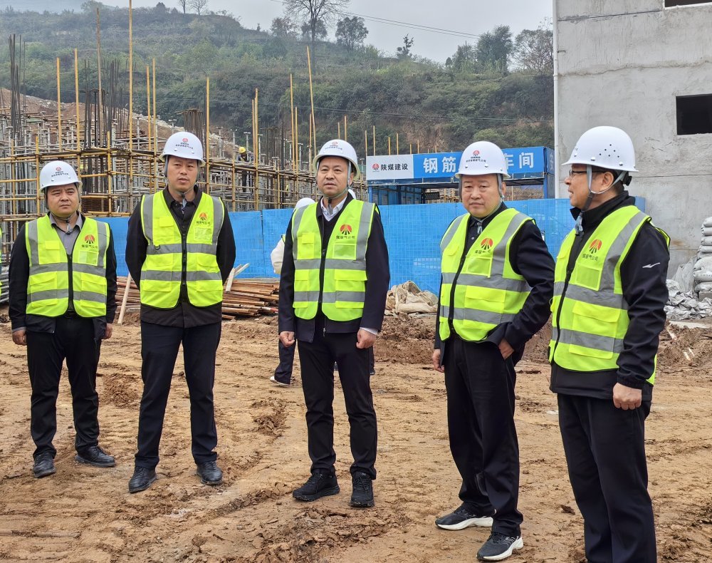 陜西省煤層氣公司總工程師熊鵬輝一行深入王峰煤礦瓦斯綜合治理項(xiàng)目現(xiàn)場(chǎng)調(diào)研指導(dǎo)工作