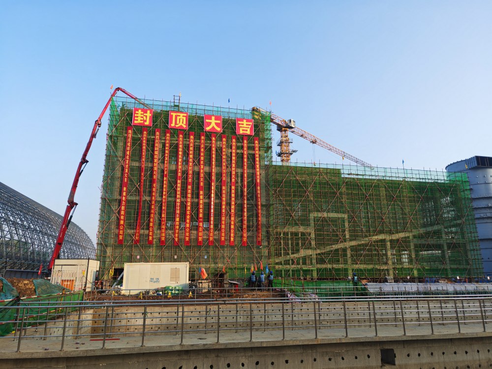7座“中樞”全線封頂，陜煤建設(shè)韓城分公司土建十六項(xiàng)目部承建的陜煤信陽電廠輸煤“骨架”巍然挺立